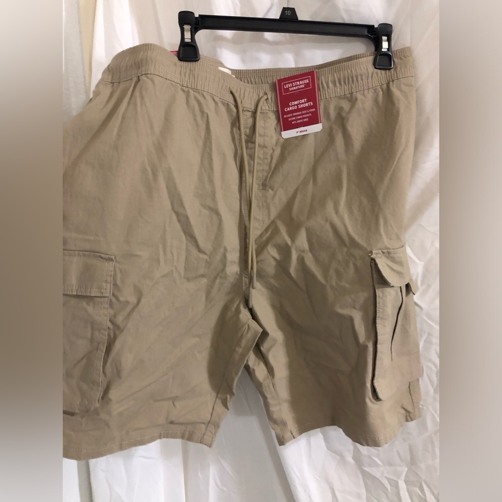 Levi’s signature tan 9” inseam comfort relaxed cargo shorts size 2XL‎ brand new